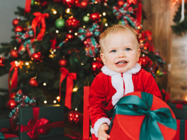 Mali by sa bábätkám dávať darčeky? Tipy a triky, čo na Vianoce s tými najmenšími
